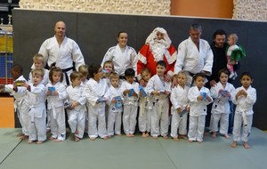 Le Père Noël en visite au cours de Baby judo