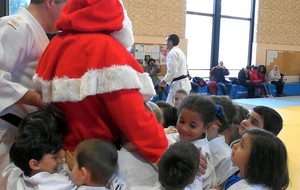 Visite du Père Noël aux Cours  du  Babyjudo