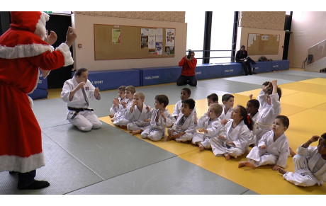 Le Père Noël en visite au judo club